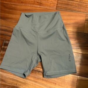 FNX‎ High Waisted Biker Shorts Sage Green grayCompression Athletic Size S (0575)